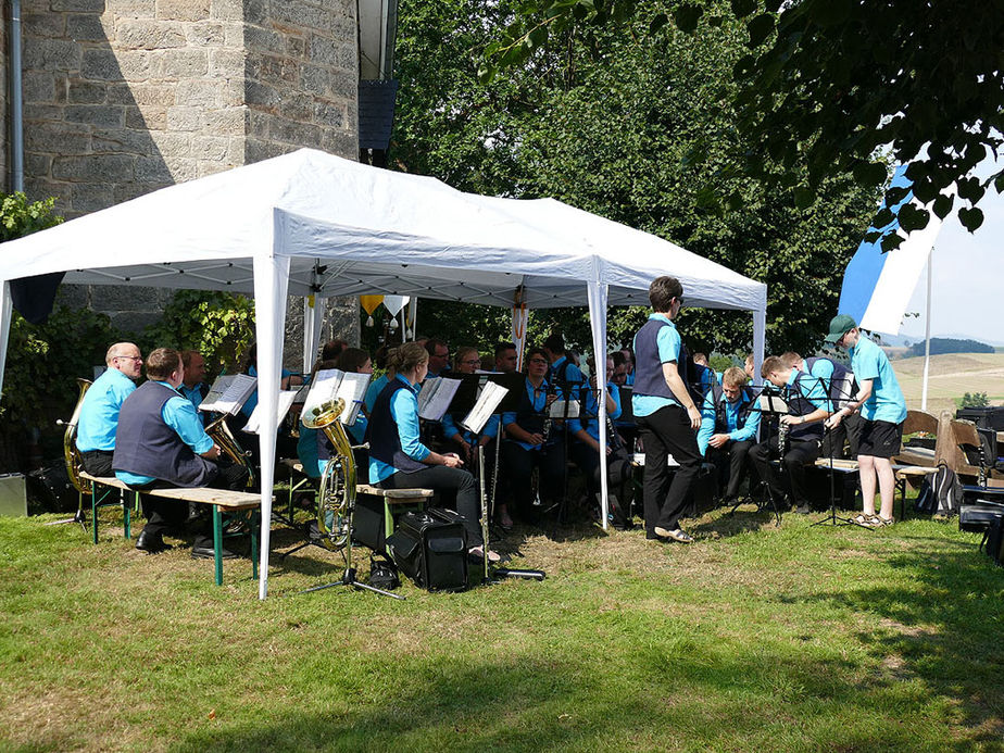 Nachfeier des Mährisch-Neustädter Wachsstockfestes an der Weingartenkapelle (Foto: Karl-Franz Thiede)